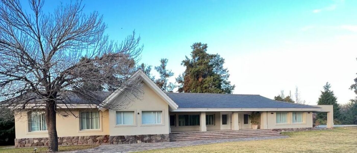 CASA CATEGORIA LATERAL ACCESO CERCANIA SHOPPING CASA CATEGORIA LATERAL ACCESO CERCANIA SHOPPING