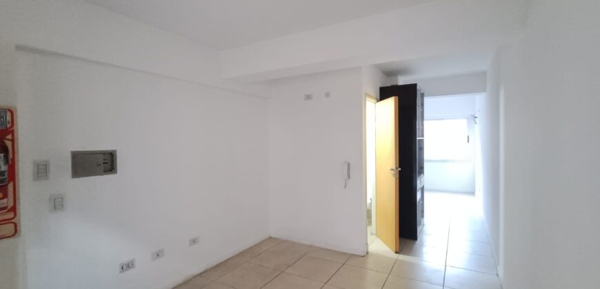 DEPARTAMENTO CENTRICO SOBRE CALLE CORDOBA